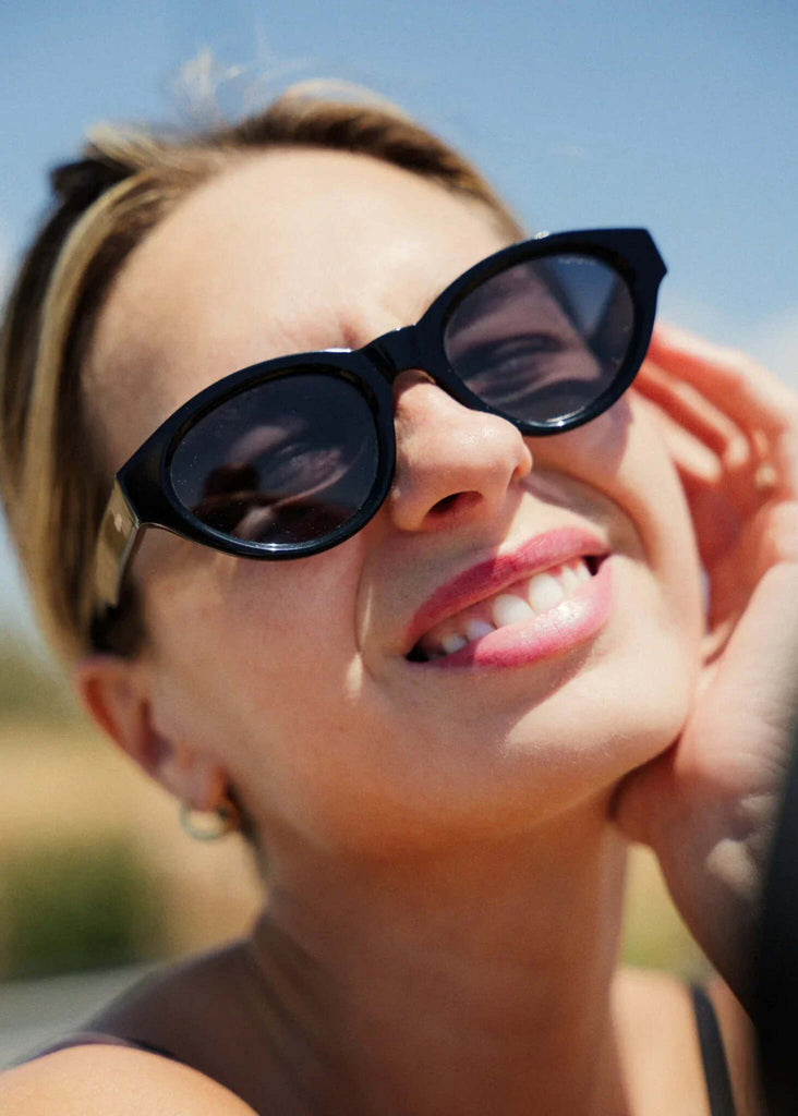 Komono KIKI Black Sunglasses — detail, black frames on model — MYFASHIONFRUIT