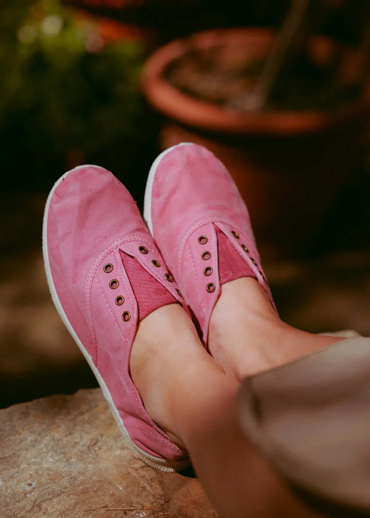 Old Arum Sneakers — Pink suede on model detail — MYFASHIONFRUIT