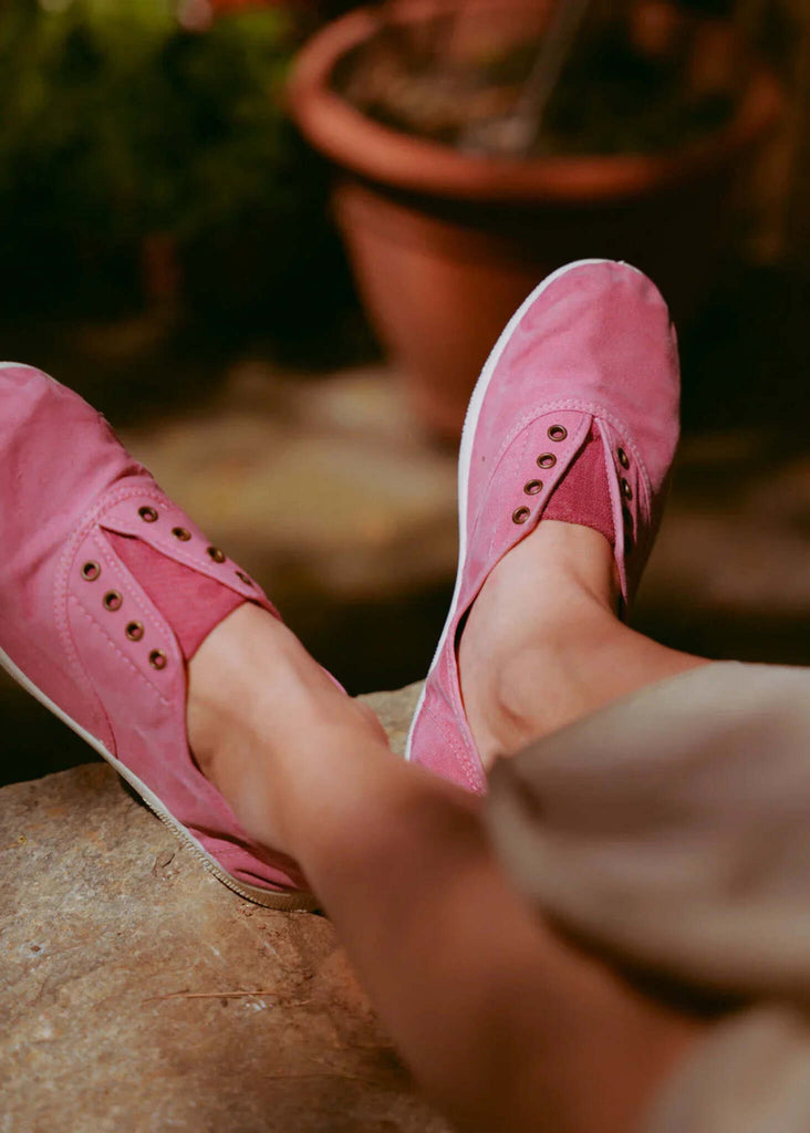 Old Arum Sneakers — Pink canvas shoes on model — MYFASHIONFRUIT