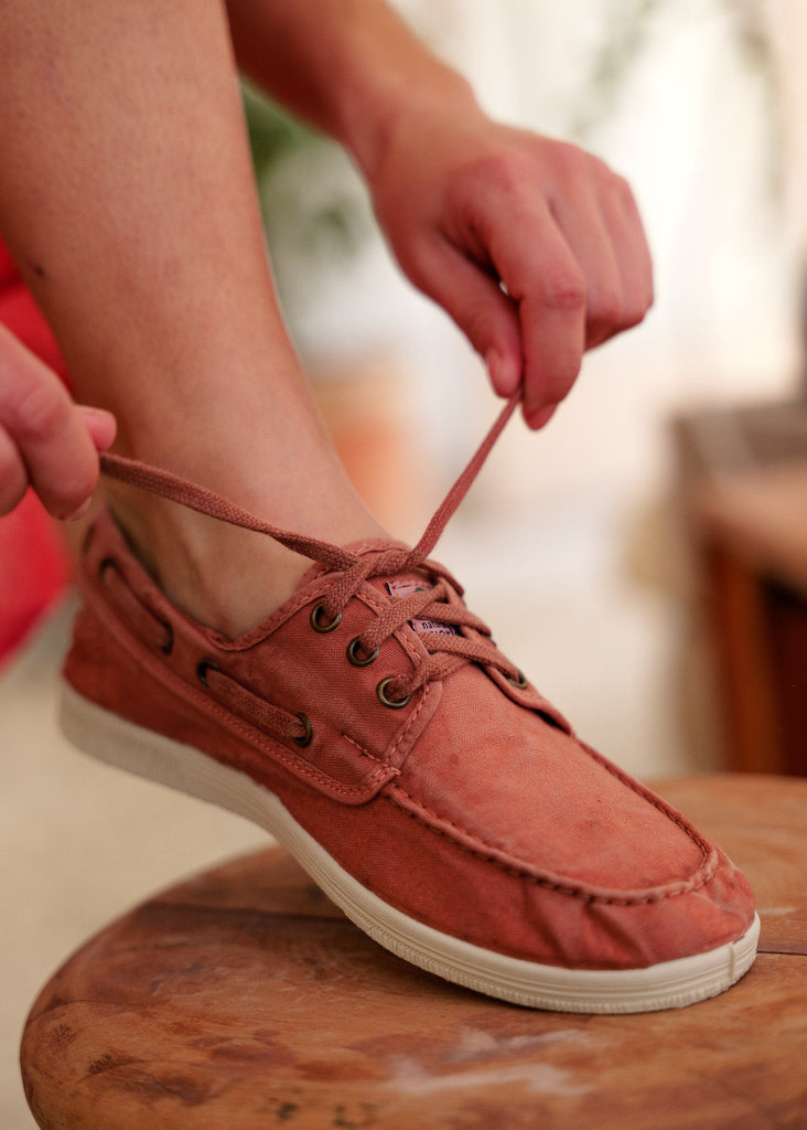 Old Alheli Boat Shoes — Tying laces on rust canvas shoe — MYFASHIONFRUIT