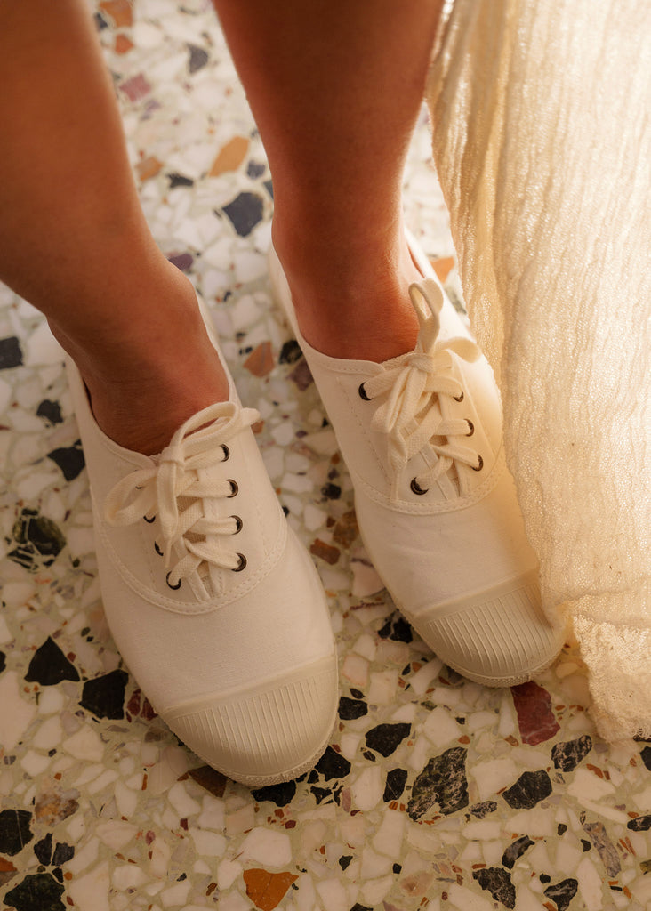 Lavanda Sneakers — White sneakers on model, detail — MYFASHIONFRUIT