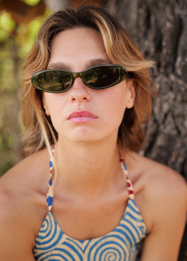 Komono EMERY Sunglasses — Green sunglasses on model — MYFASHIONFRUIT