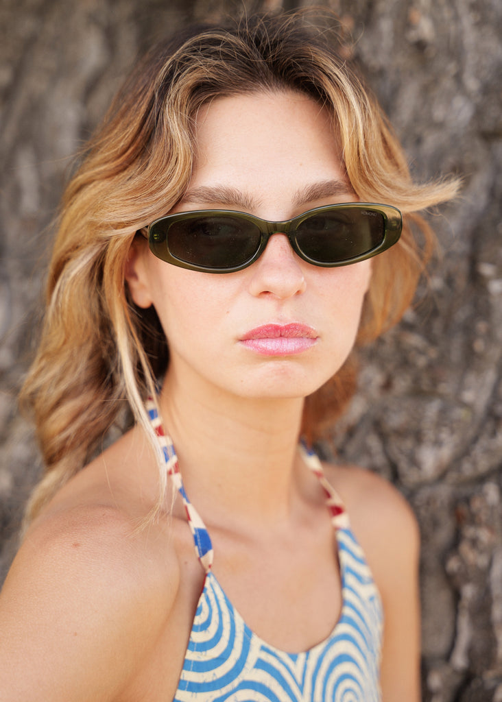 Komono EMERY Fern Blade Sunglasses — Sunglasses, model wearing, green frame — MYFASHIONFRUIT
