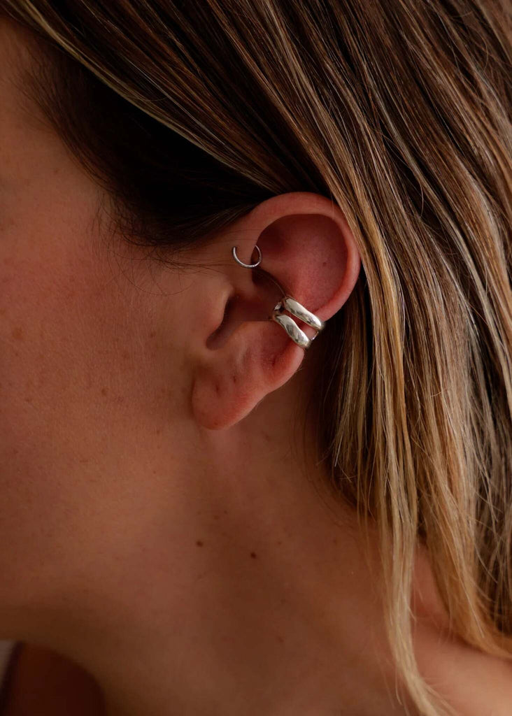 Vincent Minimal Ear Cuff - Silver cuff on ear, detail — MYFASHIONFRUIT