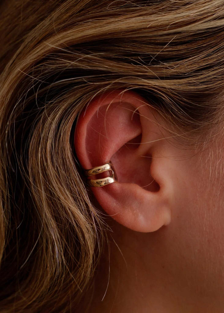 Vincent Minimal Ear Cuff — gold cuff on ear, detail — MYFASHIONFRUIT