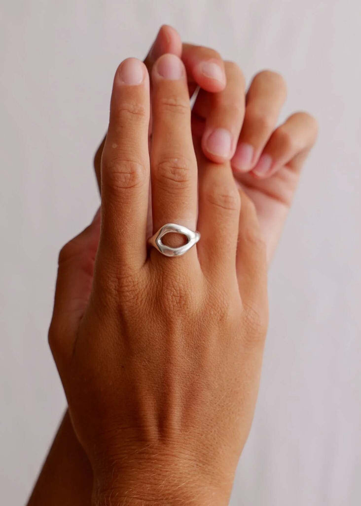 Solene Ring — Silver ring on model, detail — MYFASHIONFRUIT