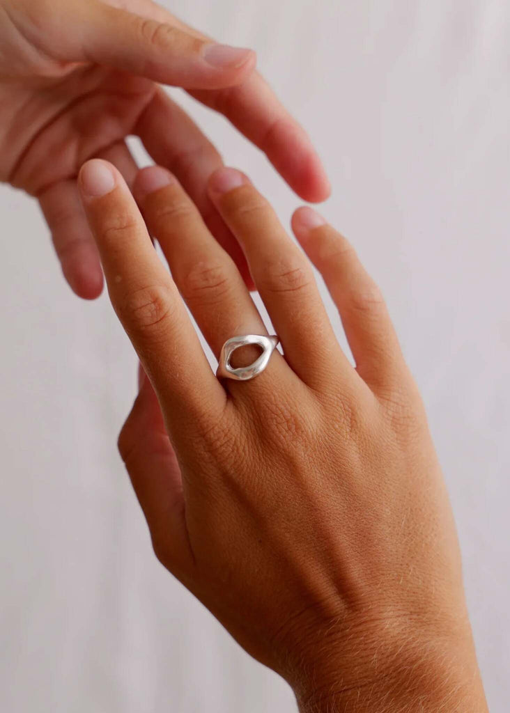 Solene Ring — Silver ring on model, detail — MYFASHIONFRUIT