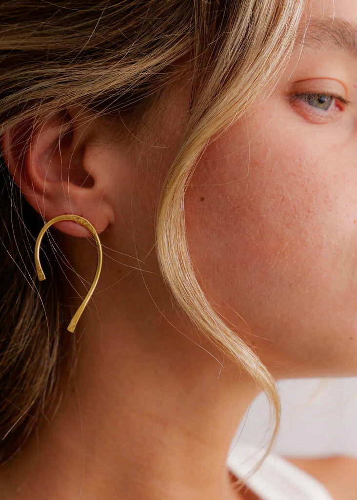 Spicy Gold Earrings — Gold curved earring on model — MYFASHIONFRUIT