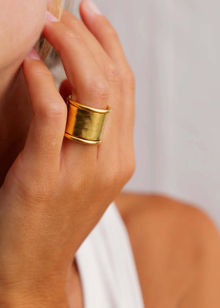 Into the Light Ring — Gold hammered band ring on model — MYFASHIONFRUIT