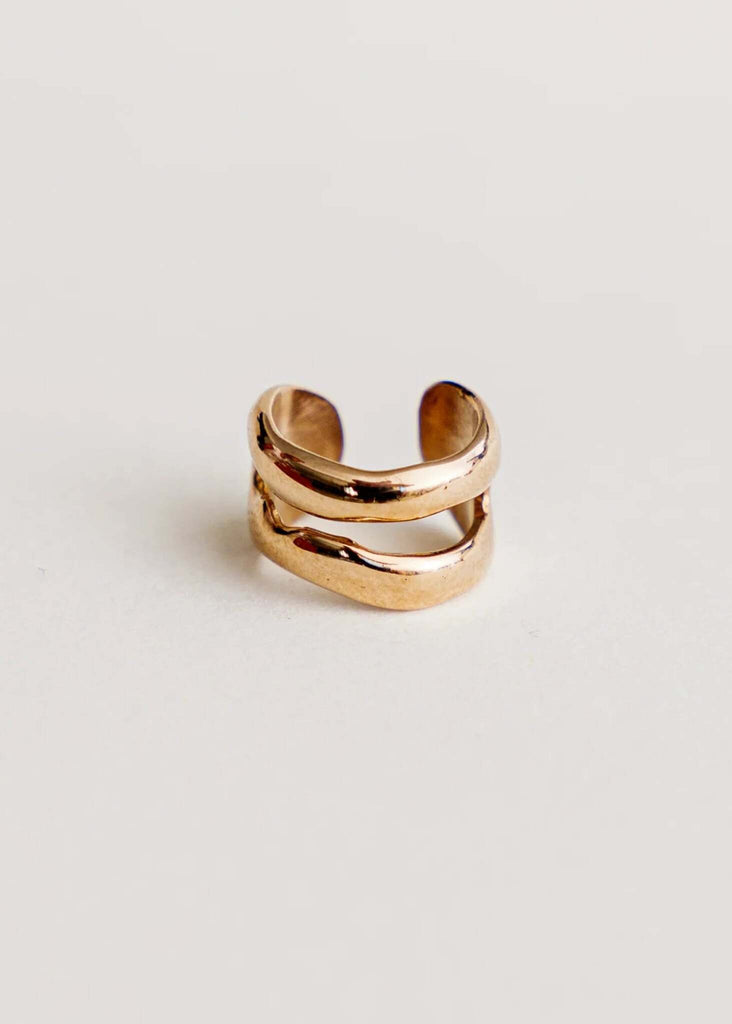 Vincent Minimal Ear Cuff — gold detail shot — MYFASHIONFRUIT