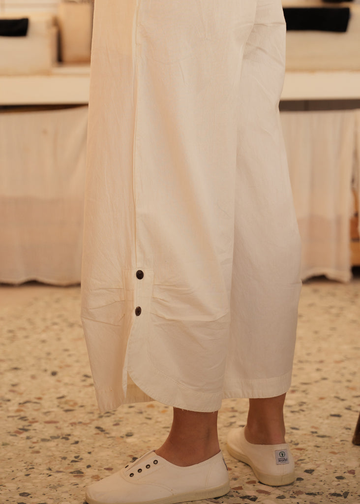 Mayaa Dungarees — Detail of ecru pants, buttons and sneakers on model — MYFASHIONFRUIT