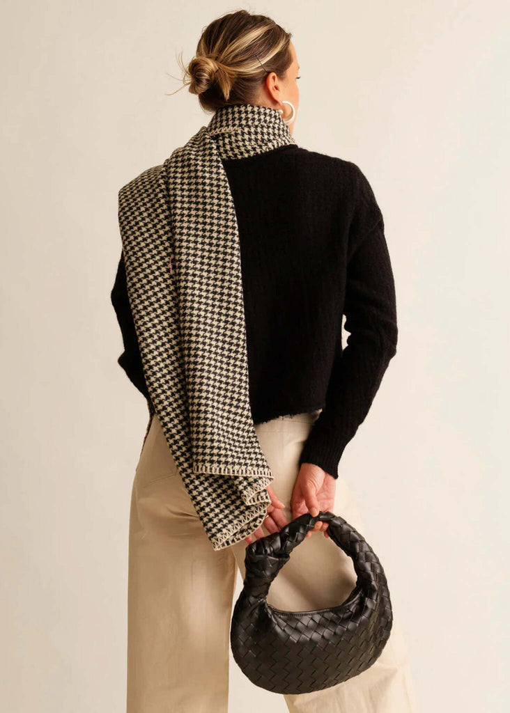 Maelle Bag — black woven bag on model — MYFASHIONFRUIT