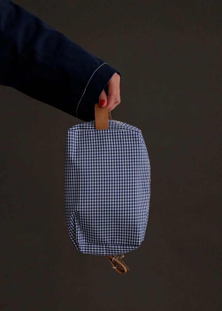 Bailey Necessaire — Blue gingham pouch with leather handle — MYFASHIONFRUIT