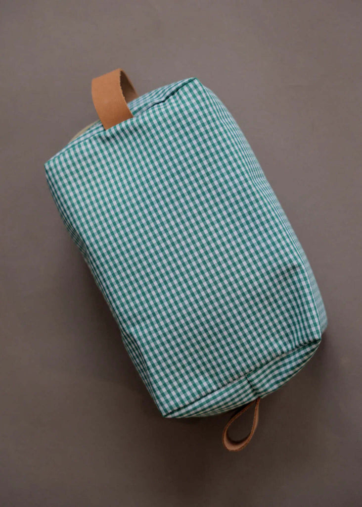 Bailey Necessaire — Green gingham pouch with leather handle — MYFASHIONFRUIT