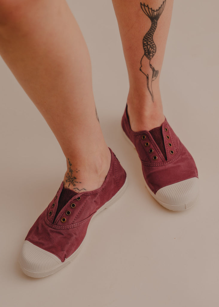 Old Lavanda Sneakers — Burgundy sneakers with white toe cap on model — MYFASHIONFRUIT