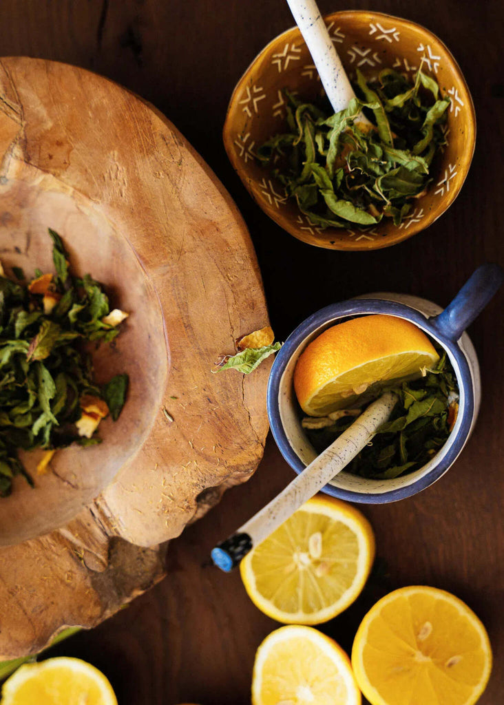 Λεμονίντζα Herbal Blend — tea in cups with lemon, top view — MYFASHIONFRUIT