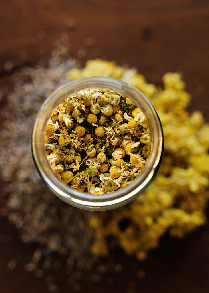 Nani - Baby Bath — Detail of chamomile flowers in jar — MYFASHIONFRUIT