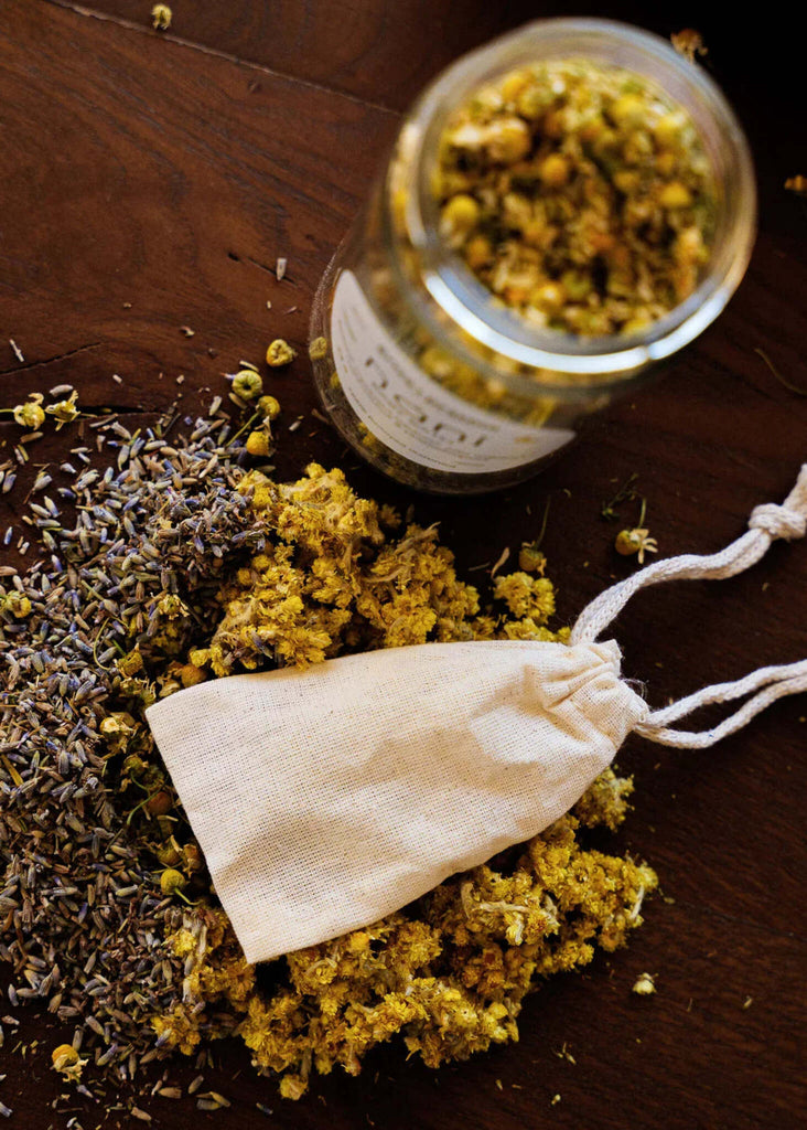 Nani - Baby Bath — flowers, muslin bag and jar detail — MYFASHIONFRUIT