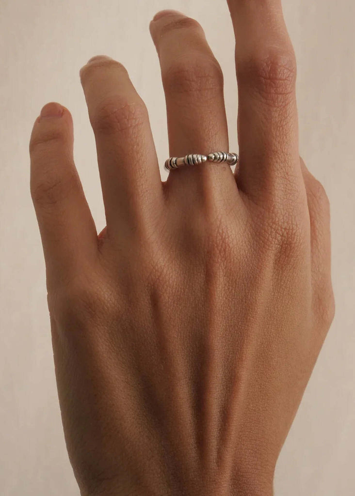 Rondelles Ring — Silver tone ring on model — MYFASHIONFRUIT