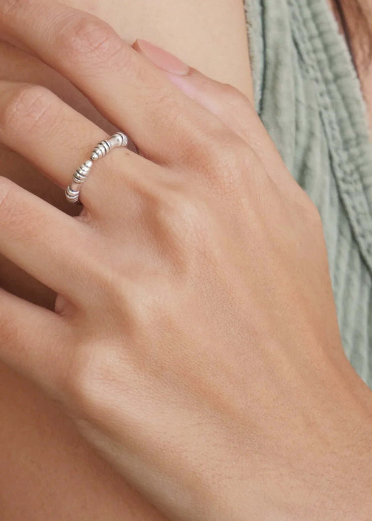 Rondelles Ring — Silver beaded ring on model's finger — MYFASHIONFRUIT