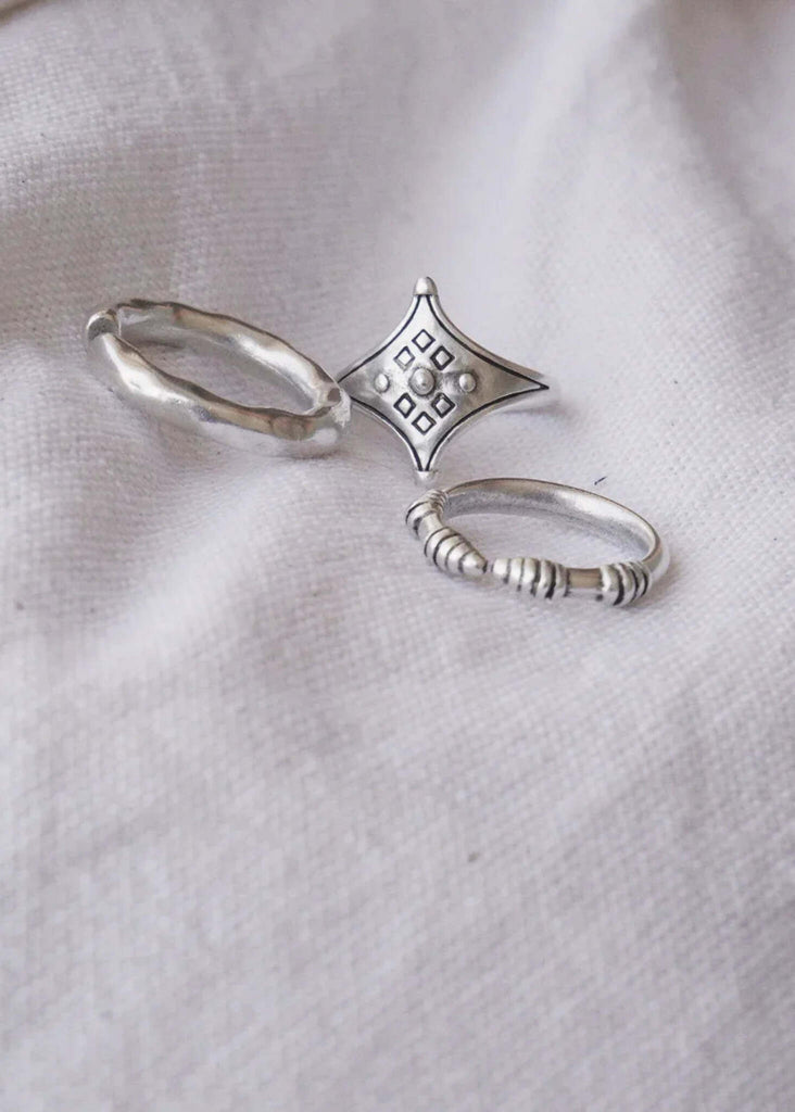 The Everyday Ring Mix — detail of silver rings — MYFASHIONFRUIT