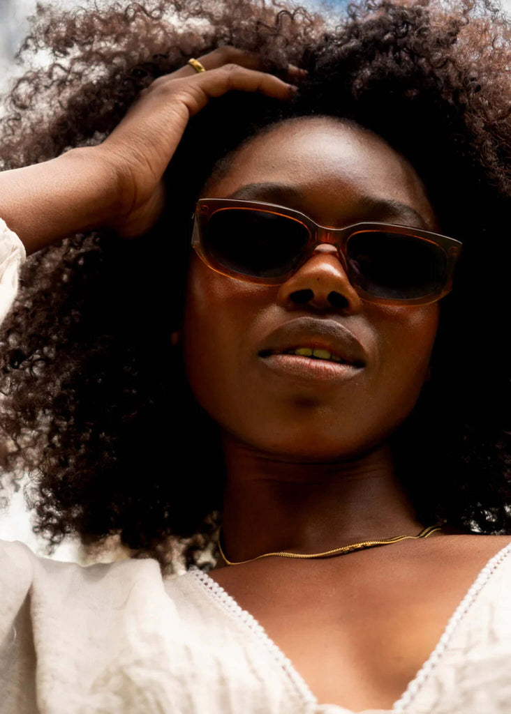 Komono REX Rust Sunglasses — on model, brown frames — MYFASHIONFRUIT