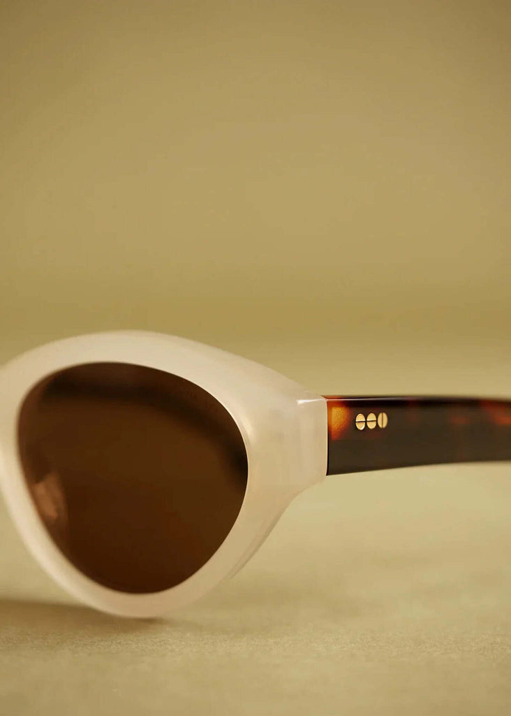 Komono KIKI Milk Havana Sunglasses — detail, white frame — MYFASHIONFRUIT