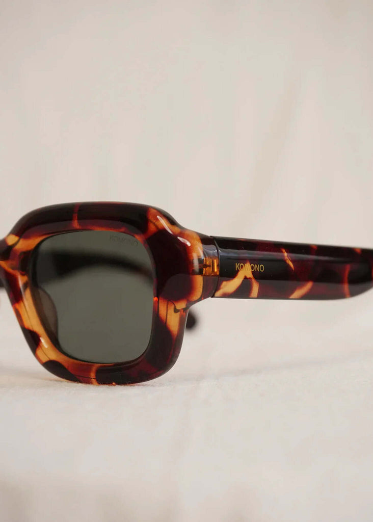 Komono MILES Havana Sunglasses — Detail, tortoiseshell frame — MYFASHIONFRUIT