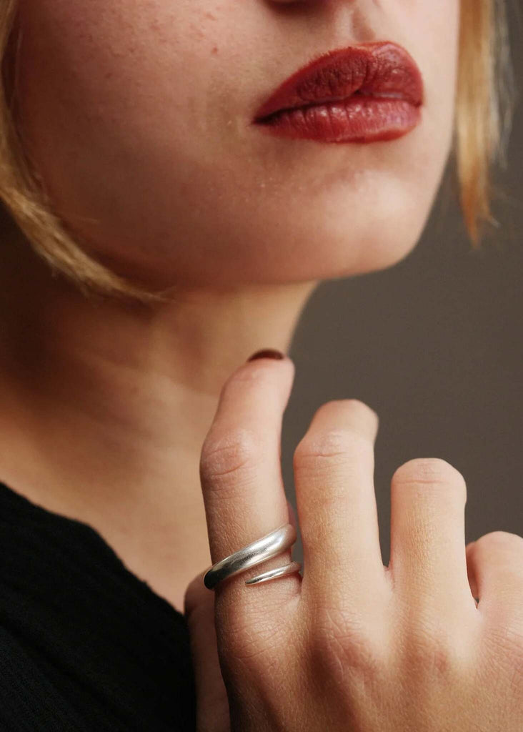 Twist Ring — Silver ring on model, detail — MYFASHIONFRUIT