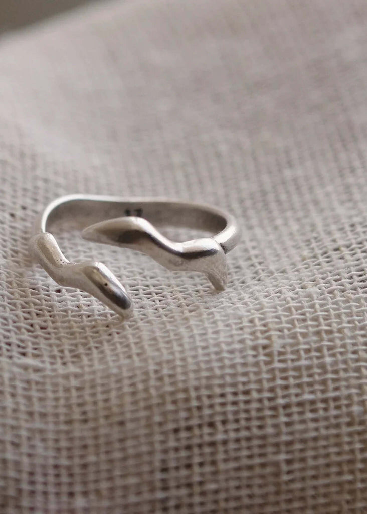 Seagull Ring — Silver sculptural ring, detail — MYFASHIONFRUIT