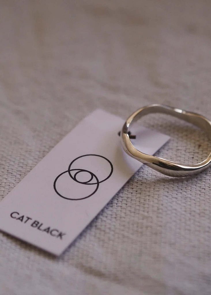Piero Wave Ring — Silver ring detail shot — MYFASHIONFRUIT