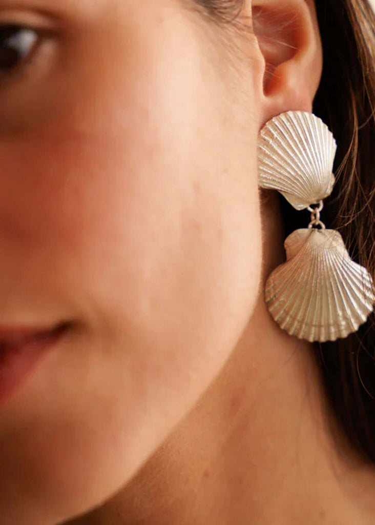 Amphitrite Earrings — Silver shell earrings on model — MYFASHIONFRUIT