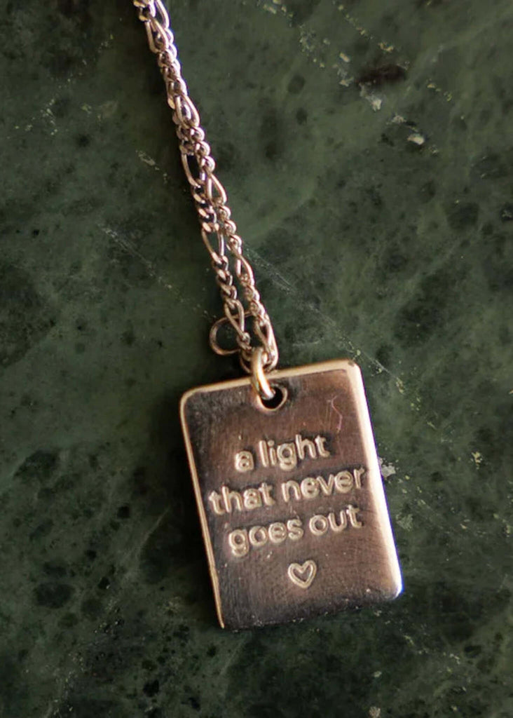 Mum Pendant — Silver pendant necklace, detail — MYFASHIONFRUIT