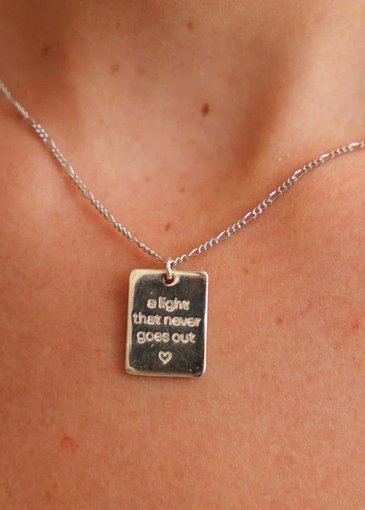 Mum Pendant — Silver pendant necklace on model, detail — MYFASHIONFRUIT