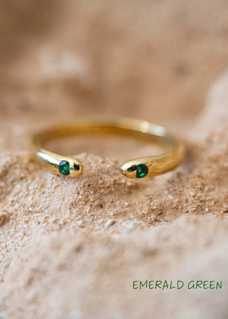 Dione Ring — Gold ring with green stones, detail — MYFASHIONFRUIT