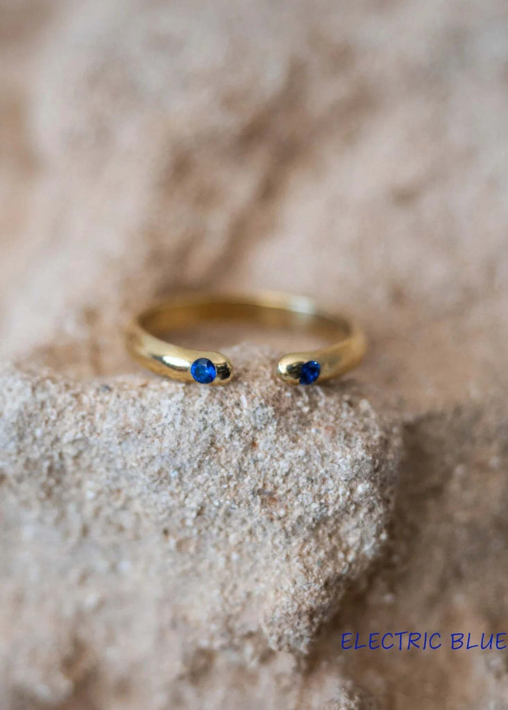 Dione Ring — Gold ring with blue stones, detail — MYFASHIONFRUIT