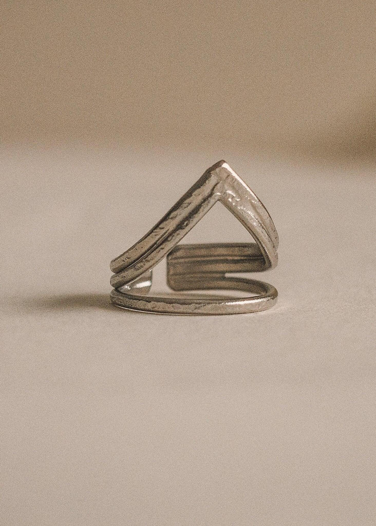 Myah Silver Ring — Silver chevron ring, detail — MYFASHIONFRUIT