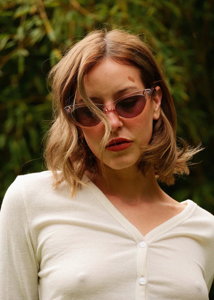 Woman wearing Komono ROSIE Blush sunglasses with cat eye frame — MYFASHIONFRUIT