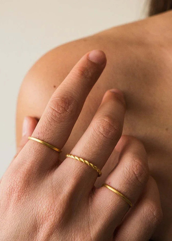 Minimalist Set Of 3 Rings — gold, thin band and twisted wire detail — MYFASHIONFRUIT