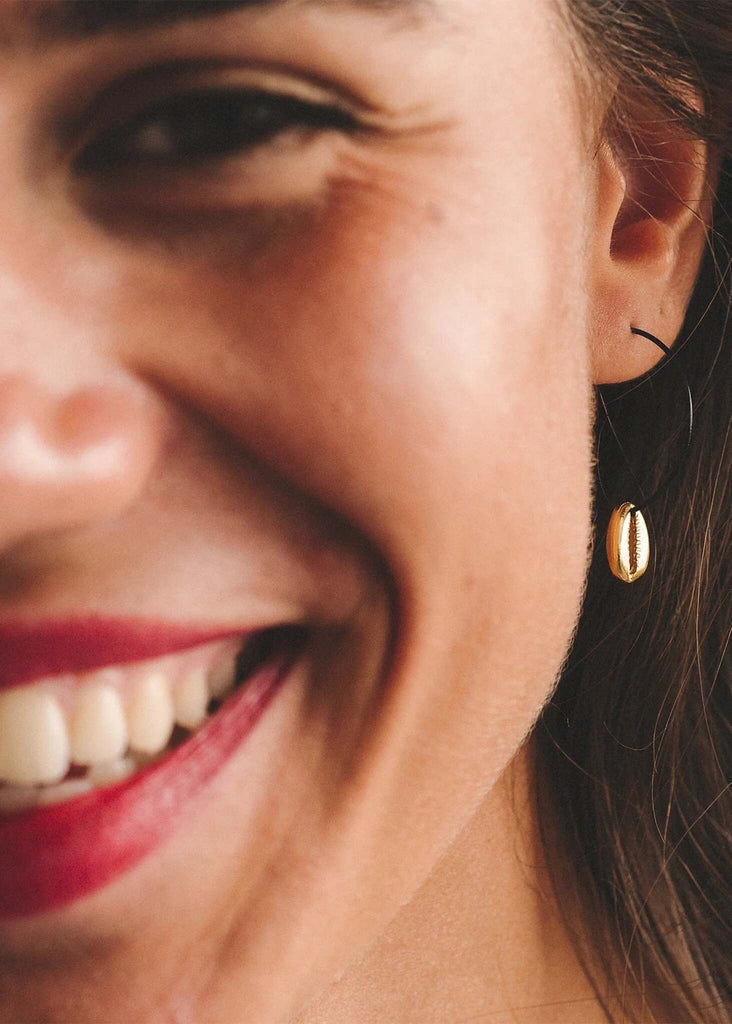 Sol Earring detail — gold seashell pendant on smile — MYFASHIONFRUIT