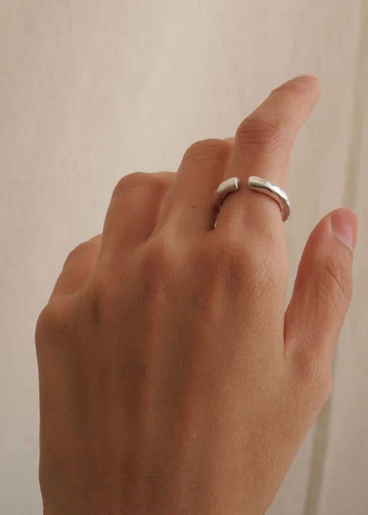 Cylindrical Ring – Silver ring on model's finger – MYFASHIONFRUIT