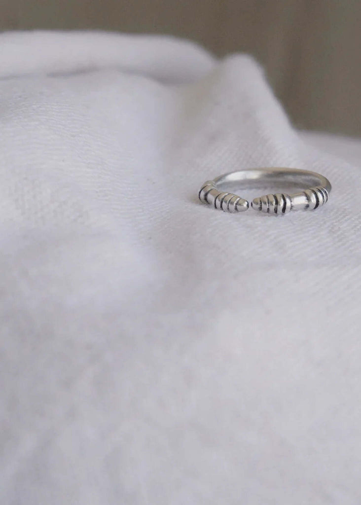 Rondelles Ring — Silver ring detail — MYFASHIONFRUIT