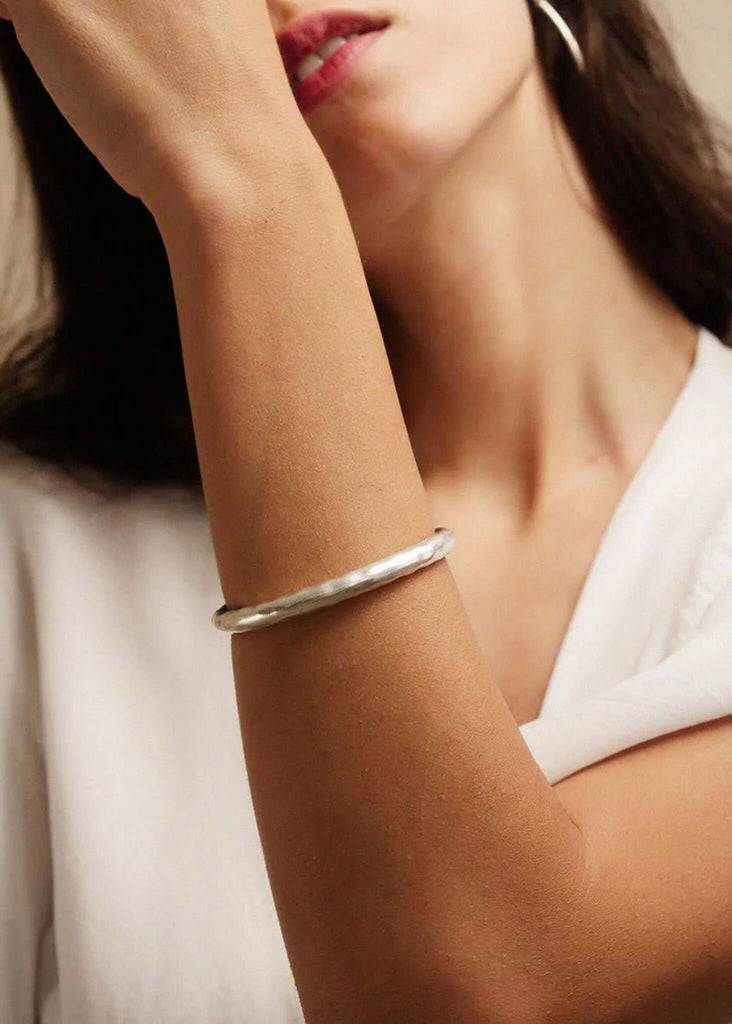 Cylindrical Cuff — model wearing antique silver hammered bangle — MYFASHIONFRUIT