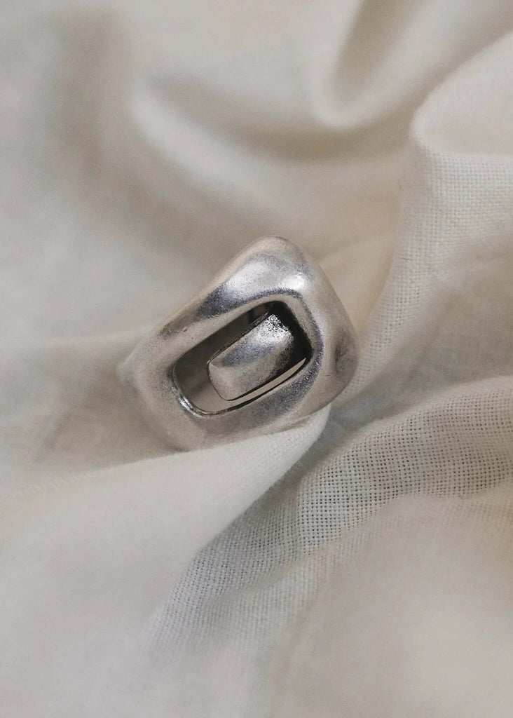 Belt Ring — silver color detail — MYFASHIONFRUIT