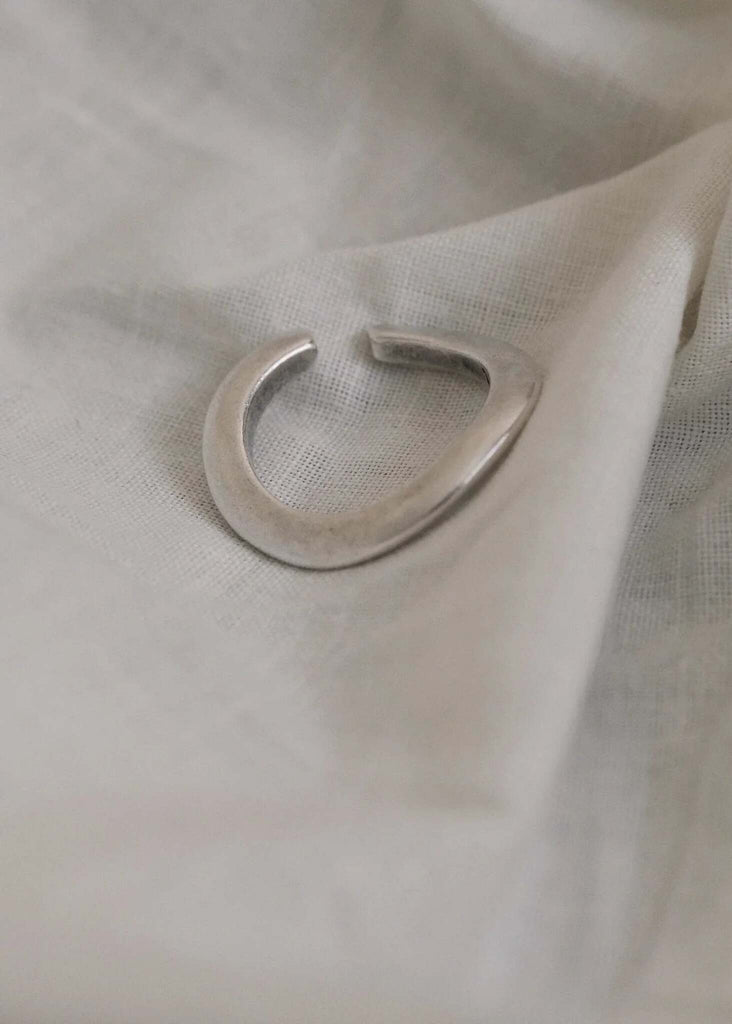 Bold Wavy Ring — silver shade, wavy design detail — MYFASHIONFRUIT