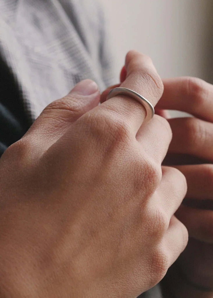 Bold Wavy Ring — silver tone ring on hand — MYFASHIONFRUIT