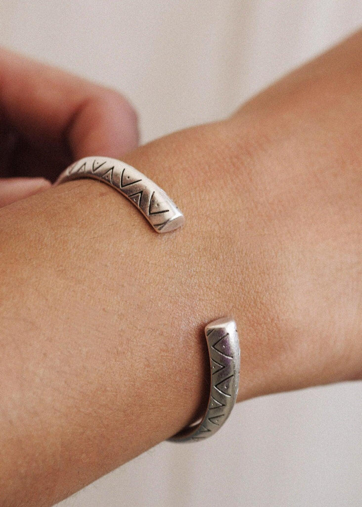 Yaya Cuff — Silver cuff with triangle engraving — MYFASHIONFRUIT