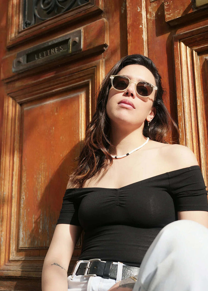 Woman wearing Komono LIAM Metal Prosecco Sunglasses, white beaded necklace — MYFASHIONFRUIT