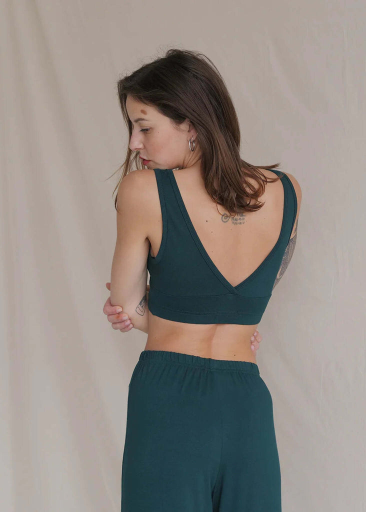 Woman wearing a green Soft Bralette, V neck and elastic band — MYFASHIONFRUIT