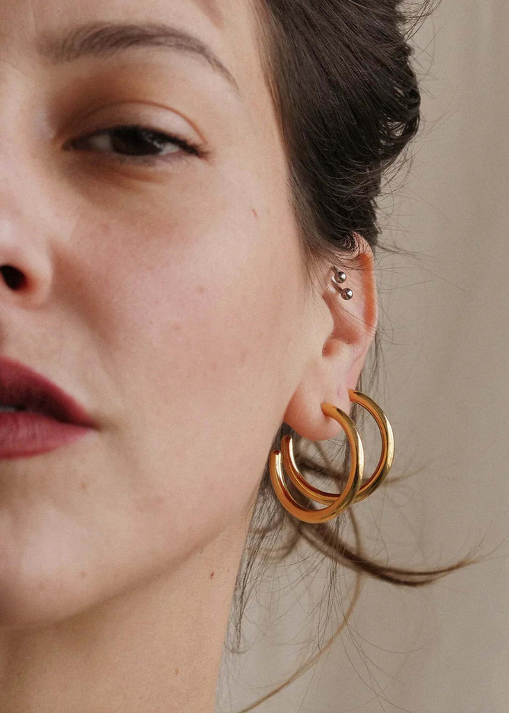 Susie Hoops — Woman with gold hoops and red lipstick — MYFASHIONFRUIT